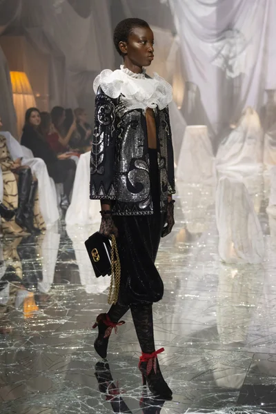 Look 10